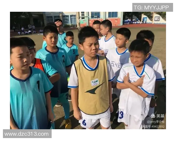 笔记本足球明星的成长之路与梦想追逐的精彩瞬间